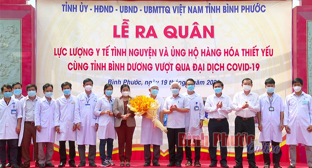 330 bác sĩ, nhân viên y tế tỉnh Bình Phước lên đường hỗ trợ Bình Dương